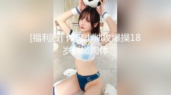 女模特大秀一多诱惑，屁股真带劲撅着上下晃等大哥来干，道具激情抽插骚逼