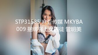 外站新流出商场蹲厕多角度偷拍奇怪妹子莫名其妙的对着侧面镜头傻笑