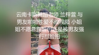 《极品CP魔手外购》集体公寓女厕双机位全景偸拍各种学生和上班族小姐姐方便，逼脸同框全身有美女有美逼 (9)