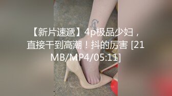 大战小妹妹激情3P，完美露脸高颜值好可爱，乖巧听话让两个大哥各种蹂躏